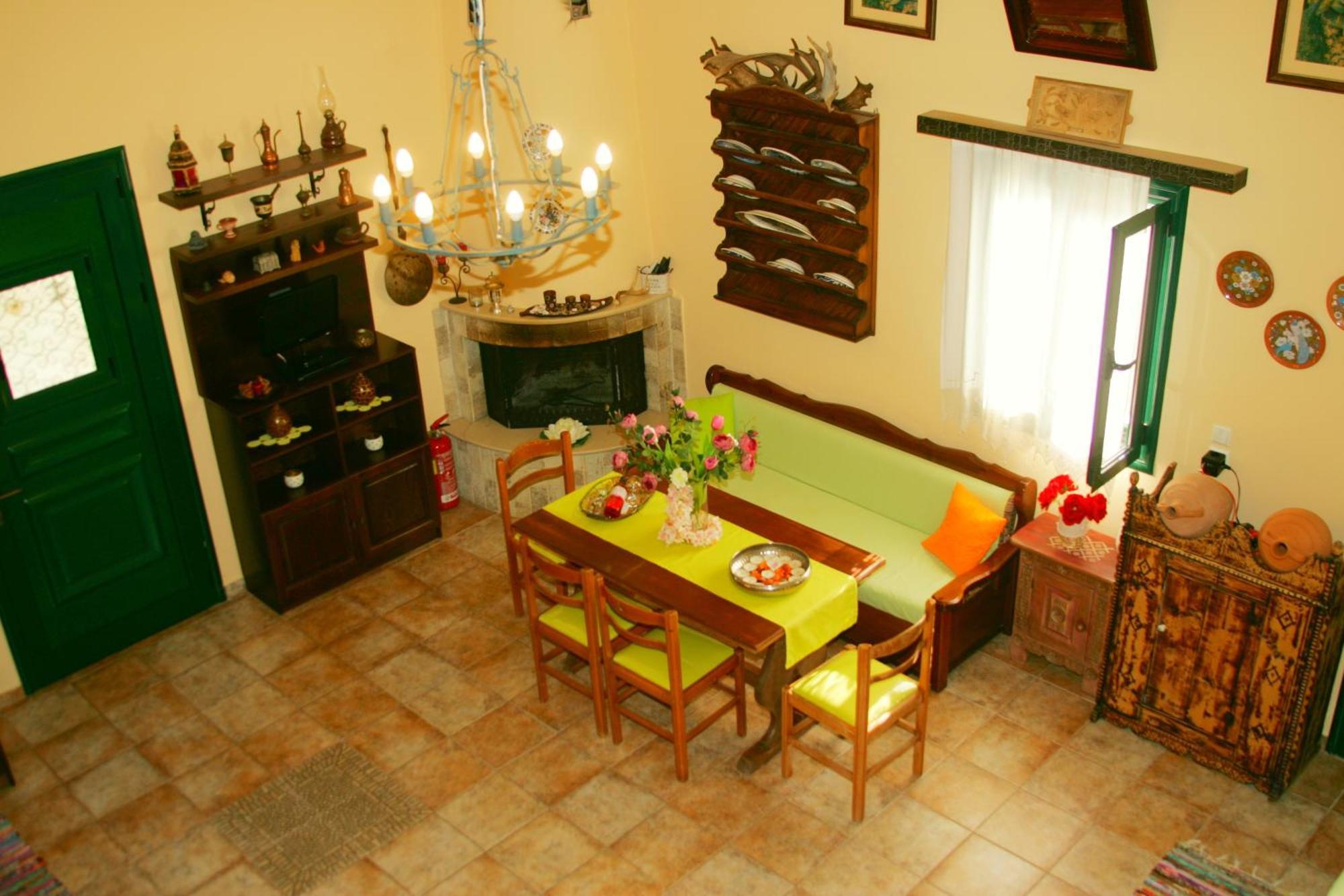 Dora's House * Istrios